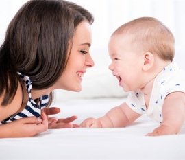 婴儿为什么都喜欢吃手 如何纠正宝宝吃手的习惯